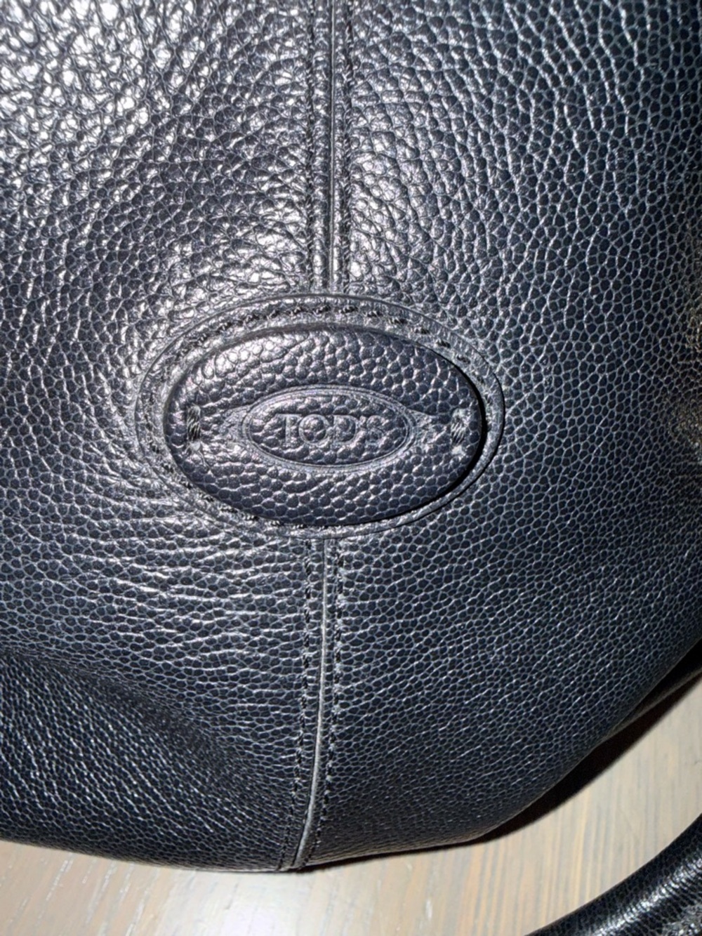 Tod’s Black Leather Dome Handbag with Gold Hardware - Picture 5 of 17
